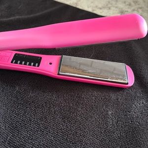 Price Drop! 🔥Chi 2" flat iron.